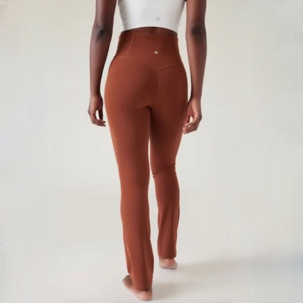 NWT Athleta Elation Straight Leg Pant S Leggings